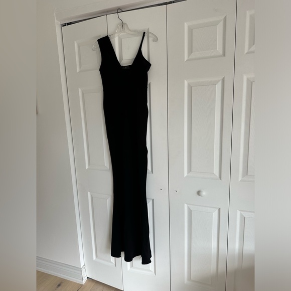 Black dress with slit - Picture 2 of 7